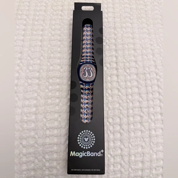 Disney Club 33 MagicBand+ Limited Editon - Picture 1 of 3